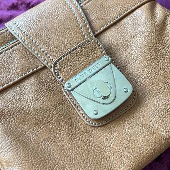 Nine West satchel, light brown,2 pocket zip up sides,small but a lot of storage - Picture 4 of 4